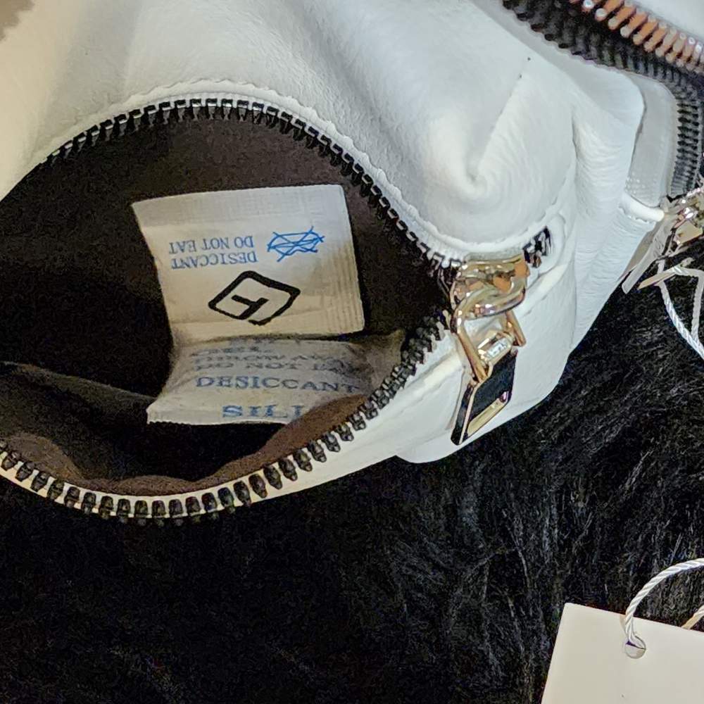 NWT White Small Sling Bag PU Leather Crossbody Fanny Pack Chest Bag - Picture 9 of 12